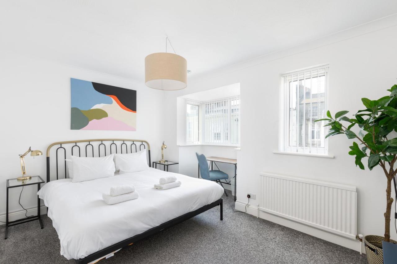 ברייטון Beachside Retreat 2-Bedroom Gem With Free Private Parking & Outdoor Space מראה חיצוני תמונה