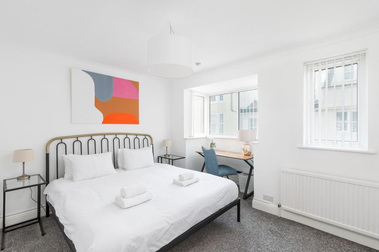 ברייטון Beachside Retreat 2-Bedroom Gem With Free Private Parking & Outdoor Space מראה חיצוני תמונה