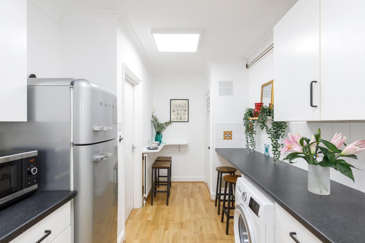 ברייטון Beachside Retreat 2-Bedroom Gem With Free Private Parking & Outdoor Space מראה חיצוני תמונה