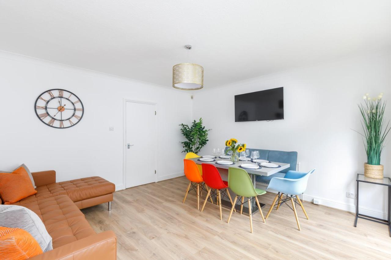 ברייטון Beachside Retreat 2-Bedroom Gem With Free Private Parking & Outdoor Space מראה חיצוני תמונה