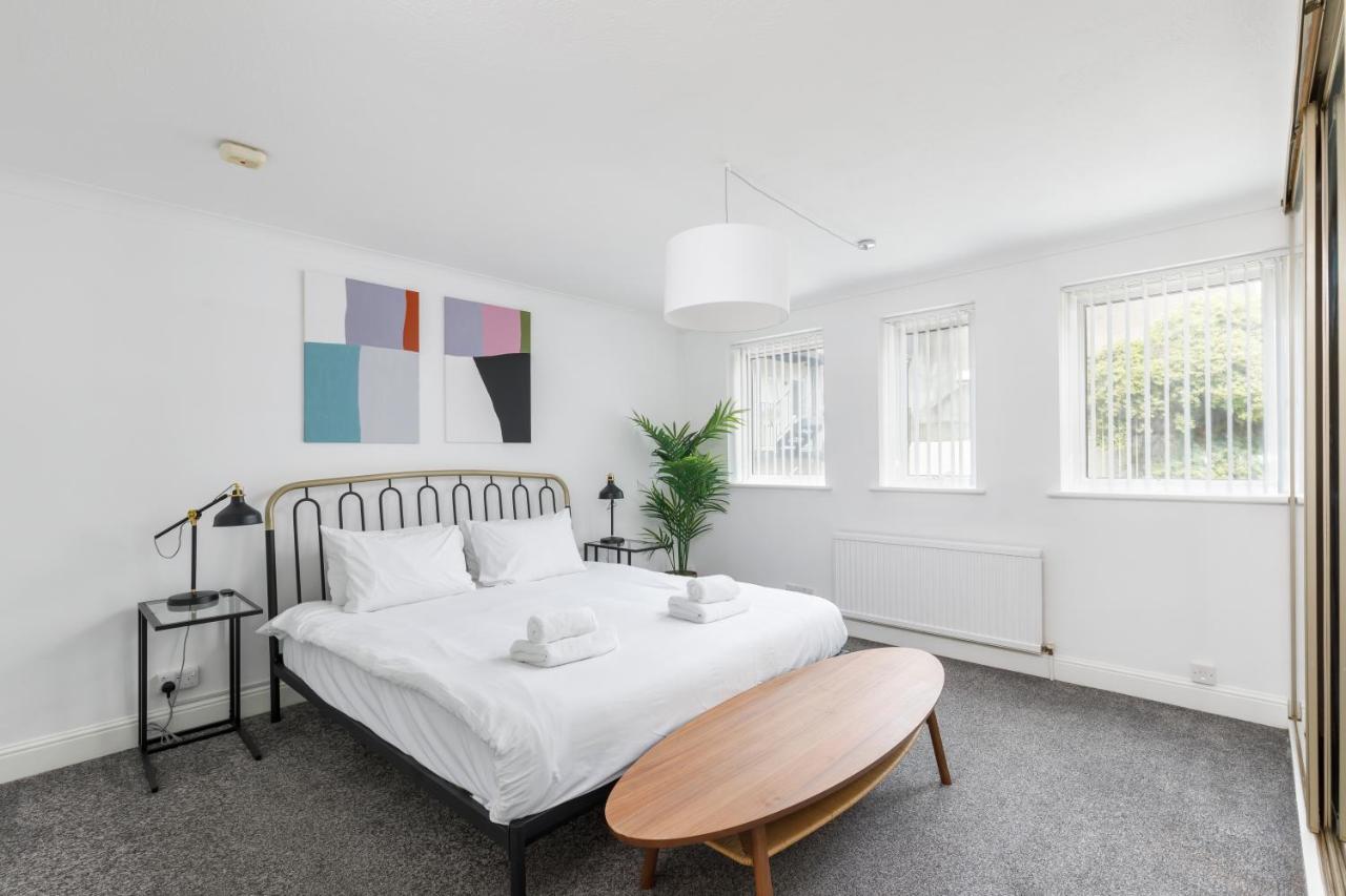 ברייטון Beachside Retreat 2-Bedroom Gem With Free Private Parking & Outdoor Space מראה חיצוני תמונה